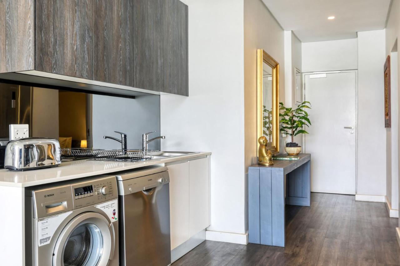 Backup-Powered Classic Luxury Apartment Cape Town Exterior photo
