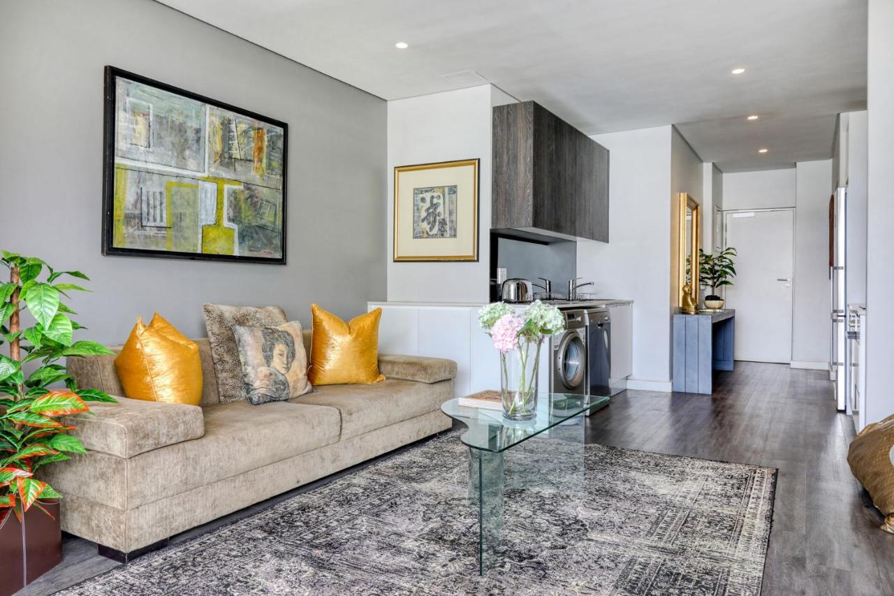 Backup-Powered Classic Luxury Apartment Cape Town Exterior photo