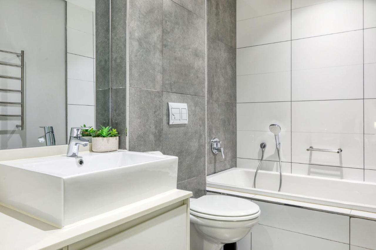 Backup-Powered Classic Luxury Apartment Cape Town Exterior photo